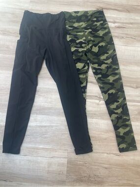 2 pairs-Women’s Camo High-Waist Leggings - Green Camo and black